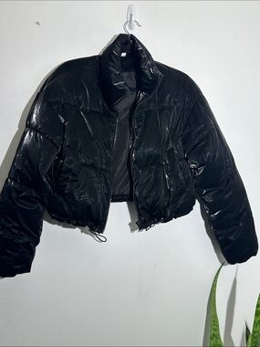 Divided Glossy Black Cropped Puffer Jacket